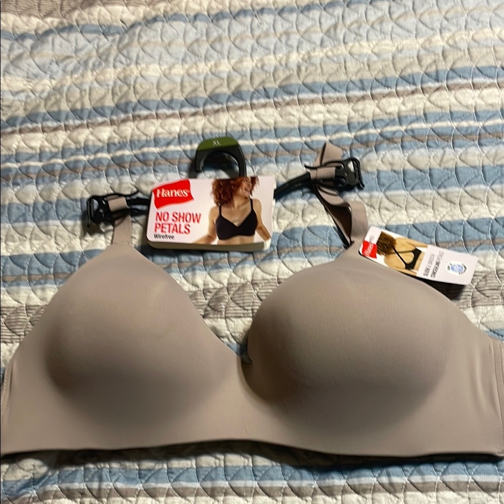 Hanes No Show Petals Bra - Tan